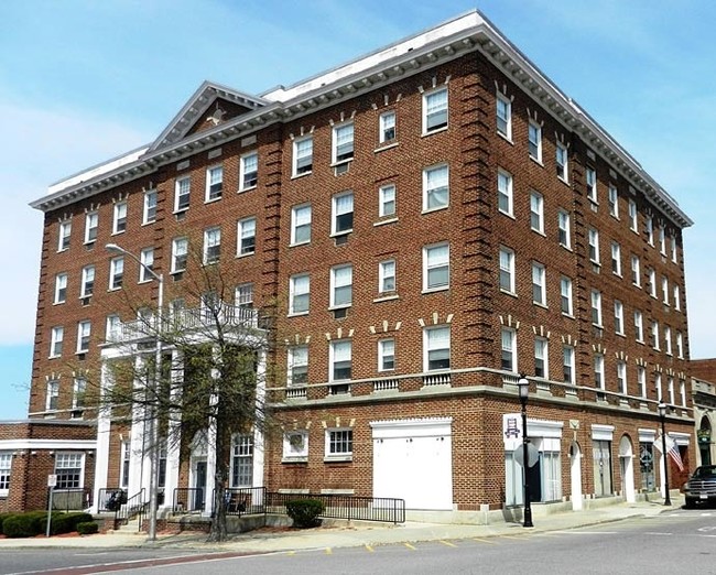 Primary Photo - Colonial Apartments