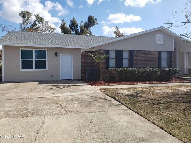 Building Photo - 3116 Sarasota Ave