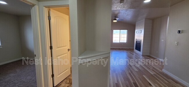 Foto del edificio - 11756 W Bronte St