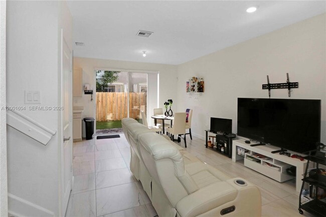Foto del edificio - 2432 SE 10th St