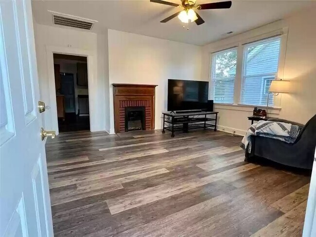 Foto del edificio - 374 Wingfoot St