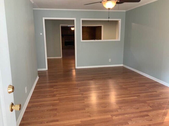 Building Photo - Spacious 3-Bedroom Home with 1.5 Baths & H...