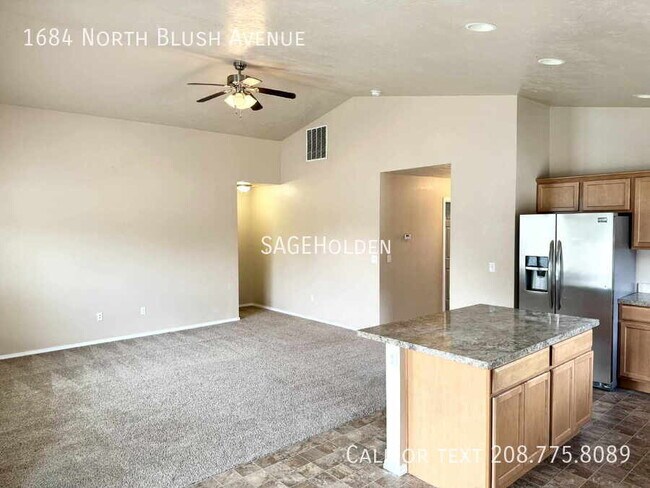 Foto del edificio - 1684 N Blush Ave