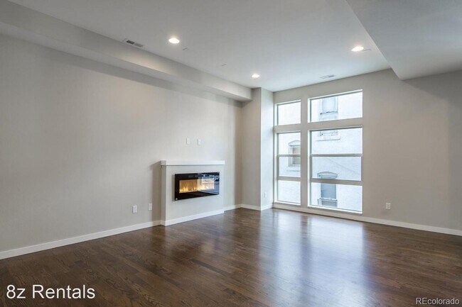 Building Photo - 2 br, 4 bath House - 3020 Zuni St #3
