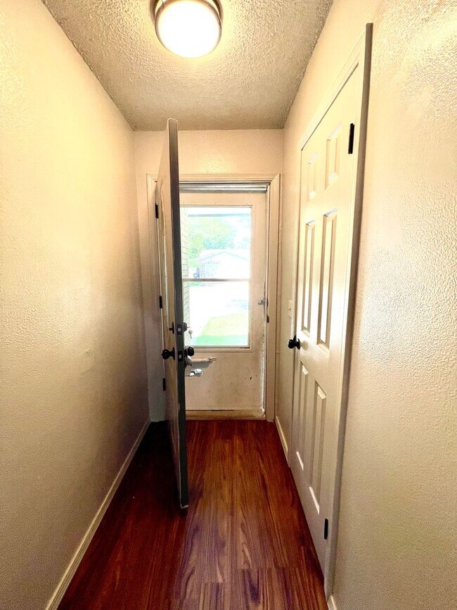 Foto del edificio - Updated 4 Bedroom Home