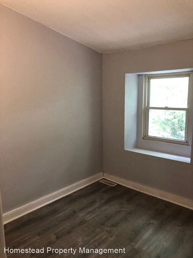 Building Photo - 3 br, 1 bath House - 36 N. 10th St.
