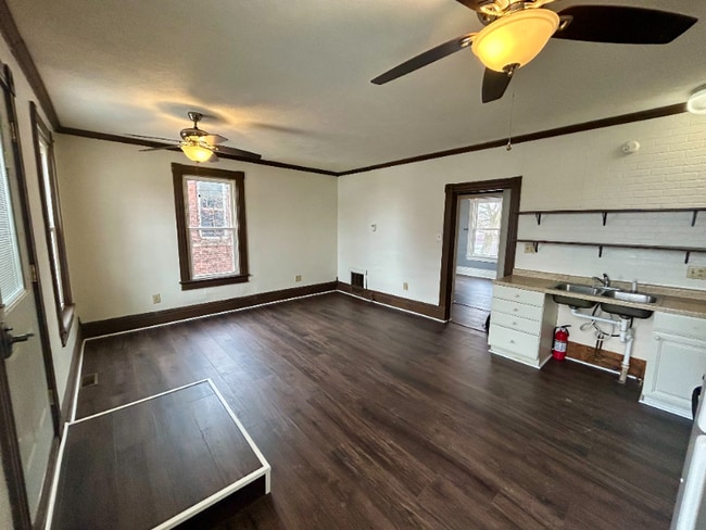 Building Photo - 102 S Main St