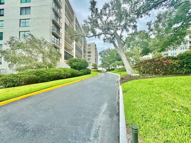 Foto del edificio - 220 Belleview Blvd