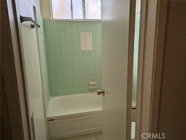 Foto del edificio - 1555 Artesia Blvd