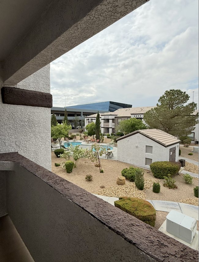 Foto del edificio - 7255 W Sunset Rd