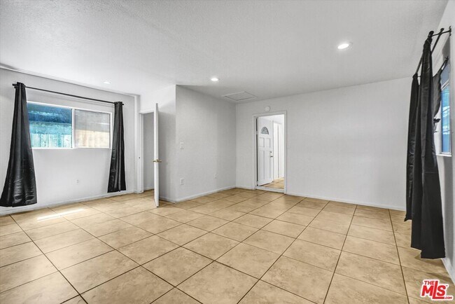 Foto del edificio - 13110 Pinney St