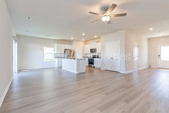 Foto del edificio - 2041 Transatlantic Ave