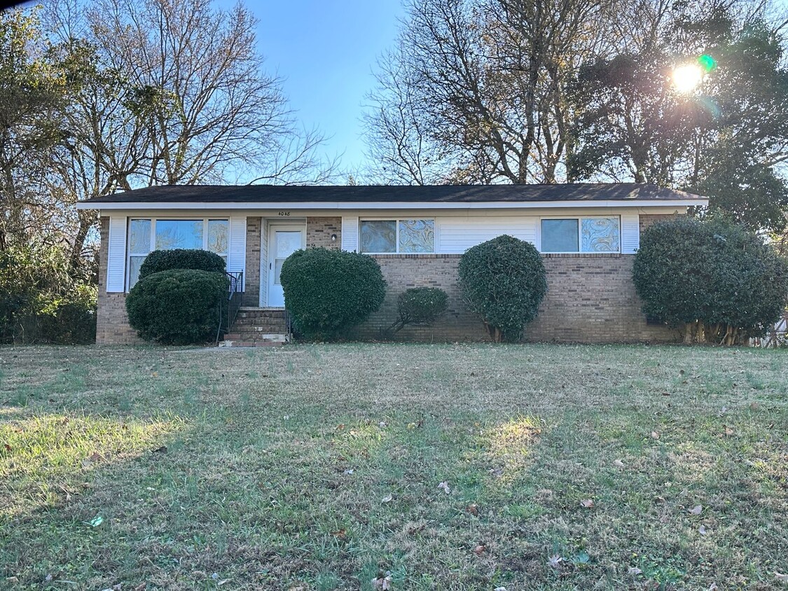 Foto principal - Adorable 3 Bedroom Home in Windsor Park!