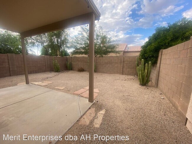 Building Photo - 3 br, 2.5 bath House - 10050 E CARMEL AVE
