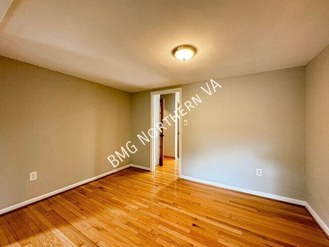 Foto del edificio - 566 Windover Ave NW