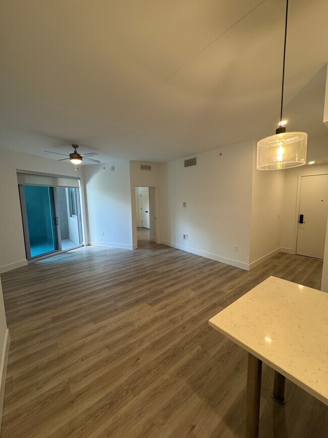 Sala de estar - 24 NW 31st St