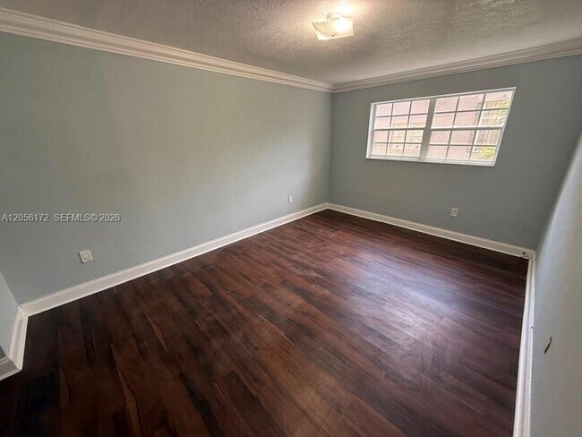 Foto del edificio - 1055 W 77th St