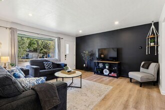 Building Photo - 6484 Aylesworth Dr