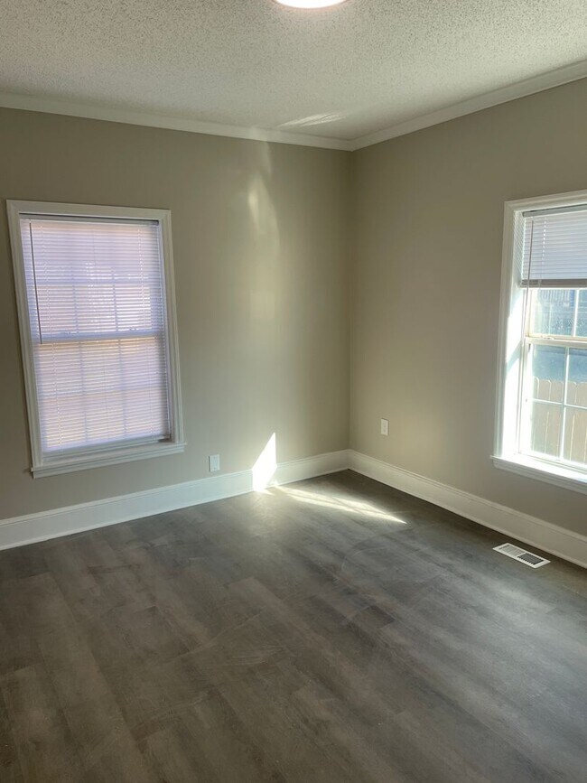 Building Photo - 631 Junia Ave