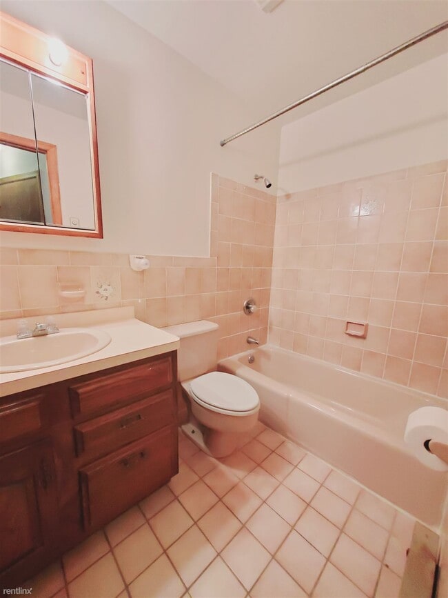 Building Photo - Studio, 1 bath Condo - 82 Colonial Rd Apt 2