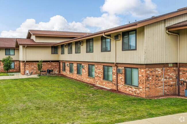 Foto principal - Kenosha Gardens Apartments