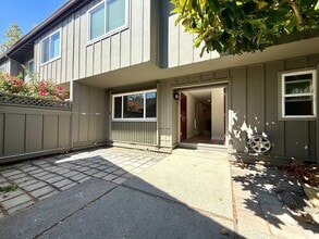 Building Photo - 105 Walnut Hill Ct