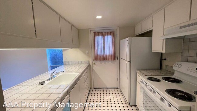 Building Photo - 2 br, 1.5 bath House - 5510 Roundtree Driv...