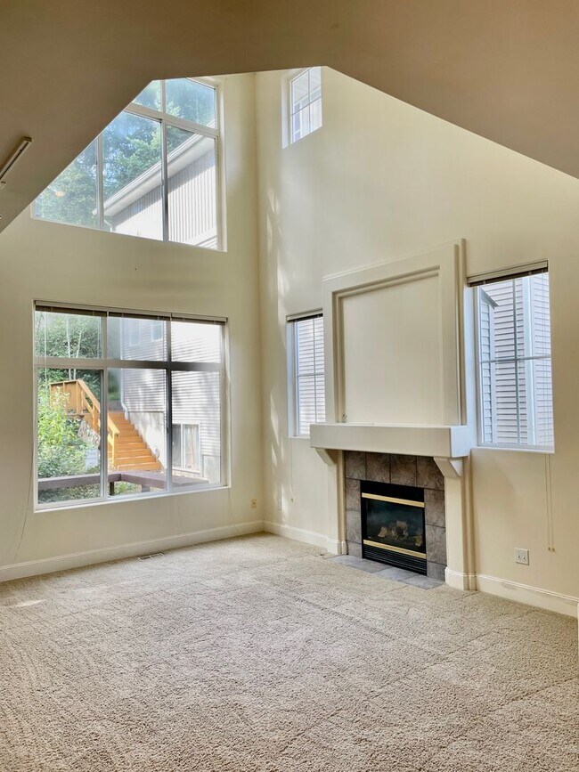 Building Photo - 3 Bed / 2.5 bath Saratoga townhouse in Bel...