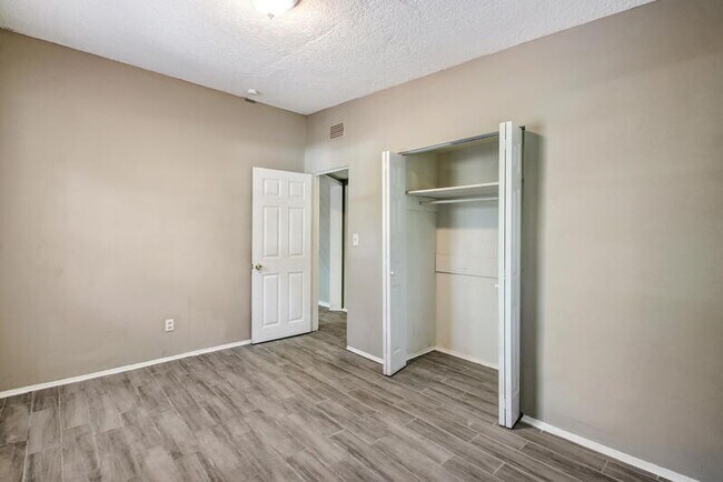 Building Photo - 1246 Briarcliff Rd S