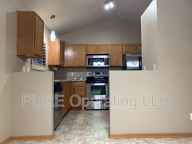 Building Photo - 10909 Girard St