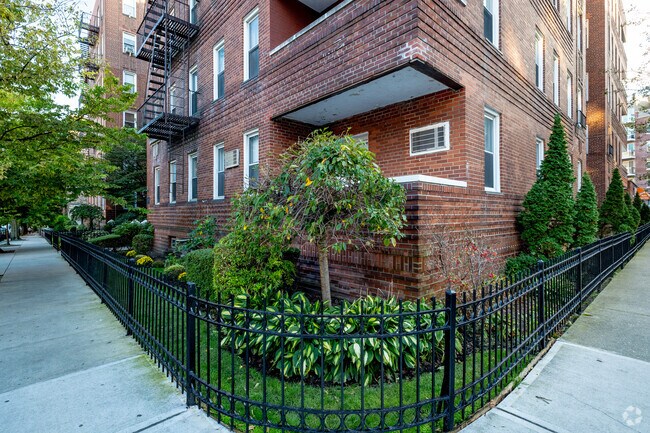 Building Photo - 65-36 Wetherole St
