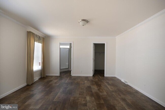 Foto del edificio - 43 Edgewater Dr