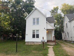 Building Photo - 1221 Wells Pl