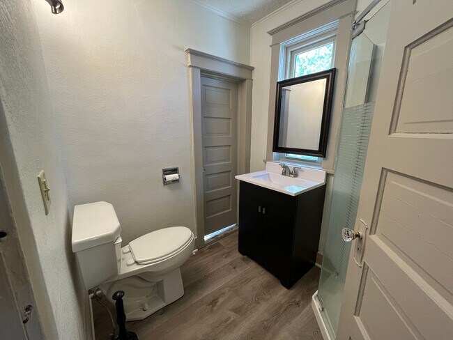 Foto del edificio - Renovated East Hillside 2 Bedroom 1 Bath S...