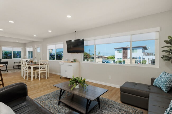 Building Photo - 1421 Dubuque St