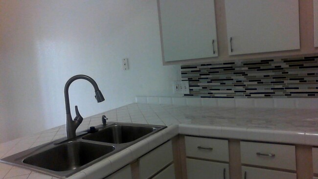 Foto del edificio - Non age restricted townhome available    V...