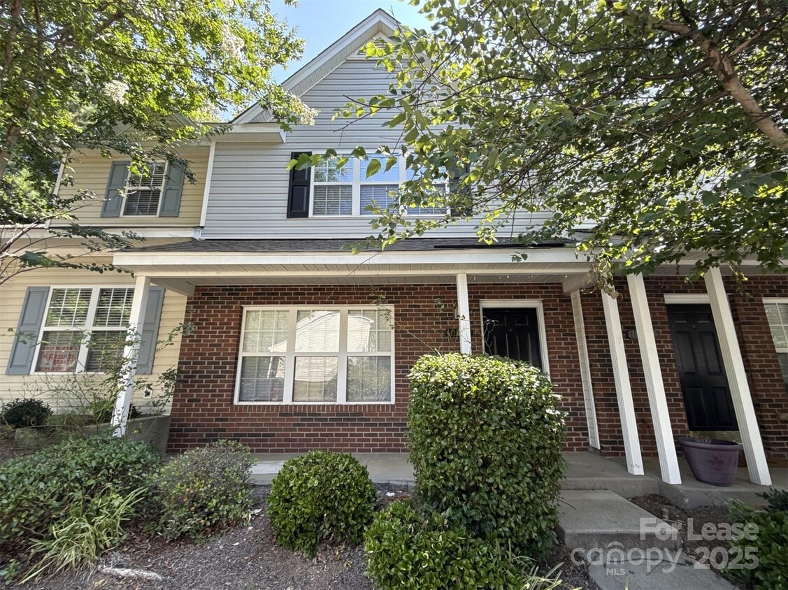 Primary Photo - 10879 Holly Ridge Blvd