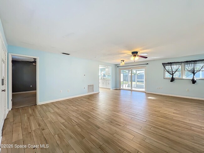 Building Photo - 2140 Emerald Ct