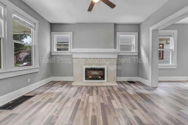 Building Photo - 4511 Newport Ave