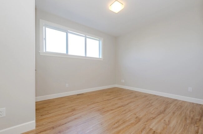 Building Photo - 50449 Kingston Dr