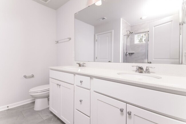 Building Photo - $300 Off First Month Rent!!! Charming 5 Bedroom Home Located In Raleigh NC!!!