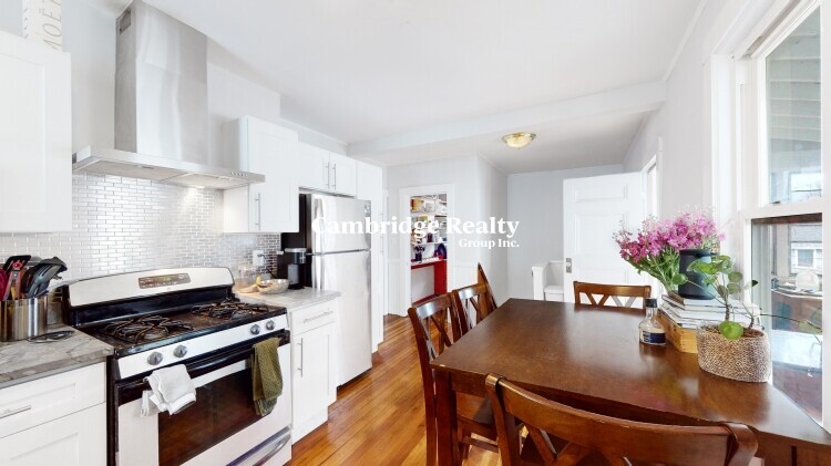 Primary Photo - 243 Summer St