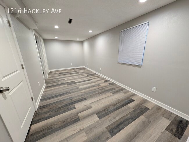 Foto del edificio - 1216 Hackley Ave