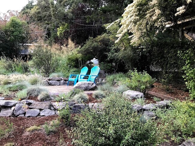 Building Photo - Serene Montclair Home