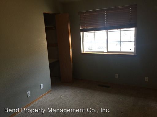 Building Photo - 2952 NE Oakley Ct