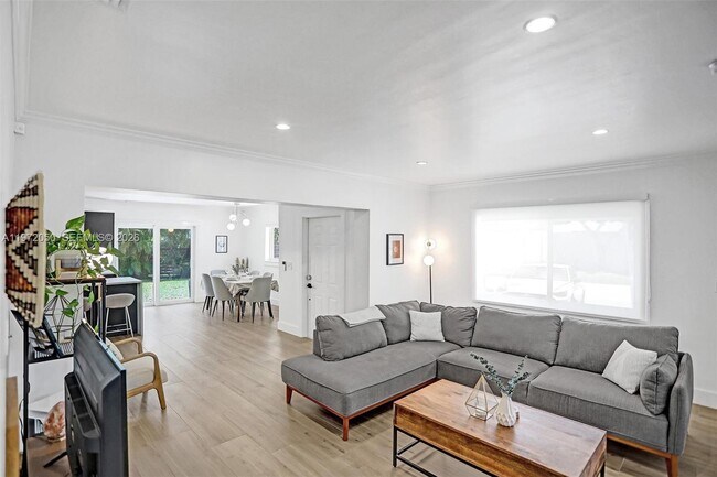 Building Photo - 3320 NE 13th Ave