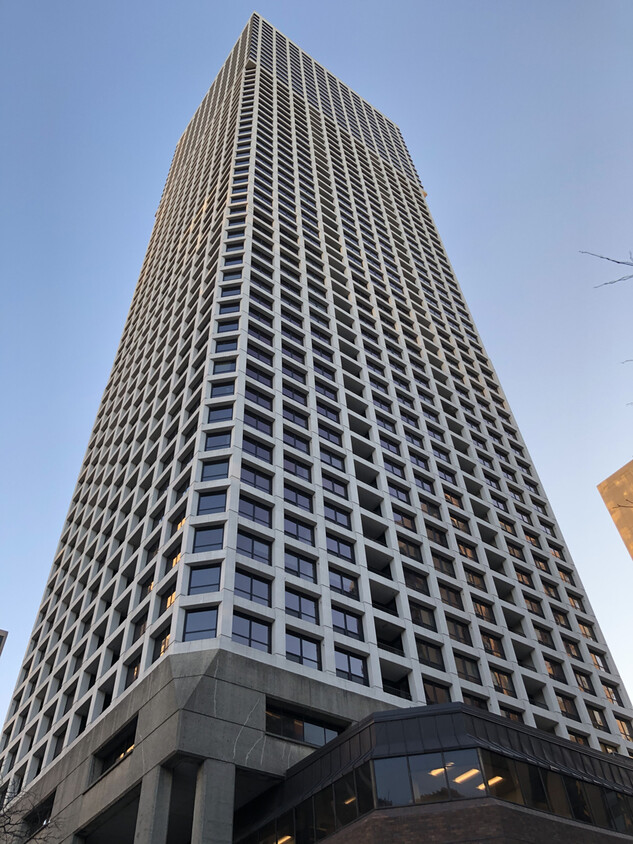 Foto principal - 1030 N State St