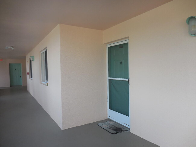 Building Photo - 353 US-1