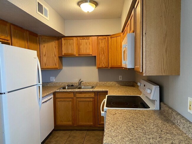 Foto del edificio - 2693 E Oakleaf Dr