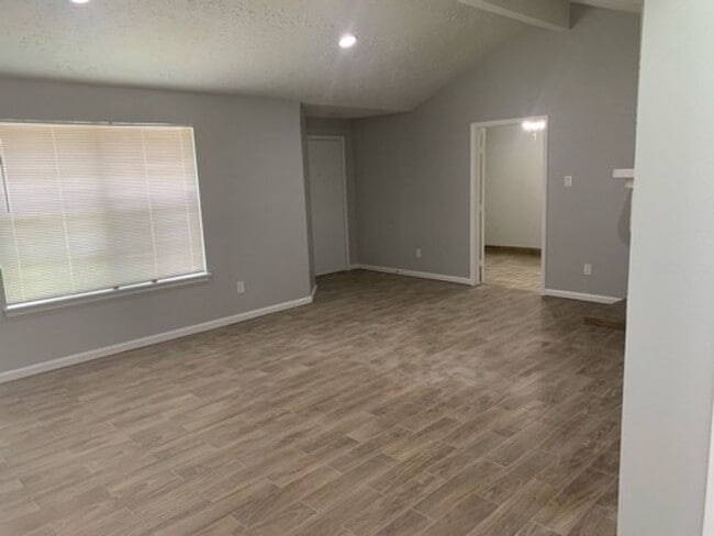 Building Photo - Coming Soon !